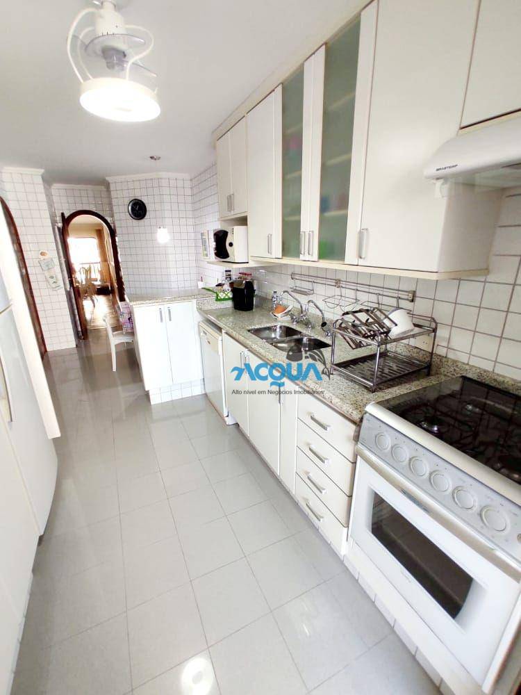 Apartamento à venda com 3 quartos, 150m² - Foto 3