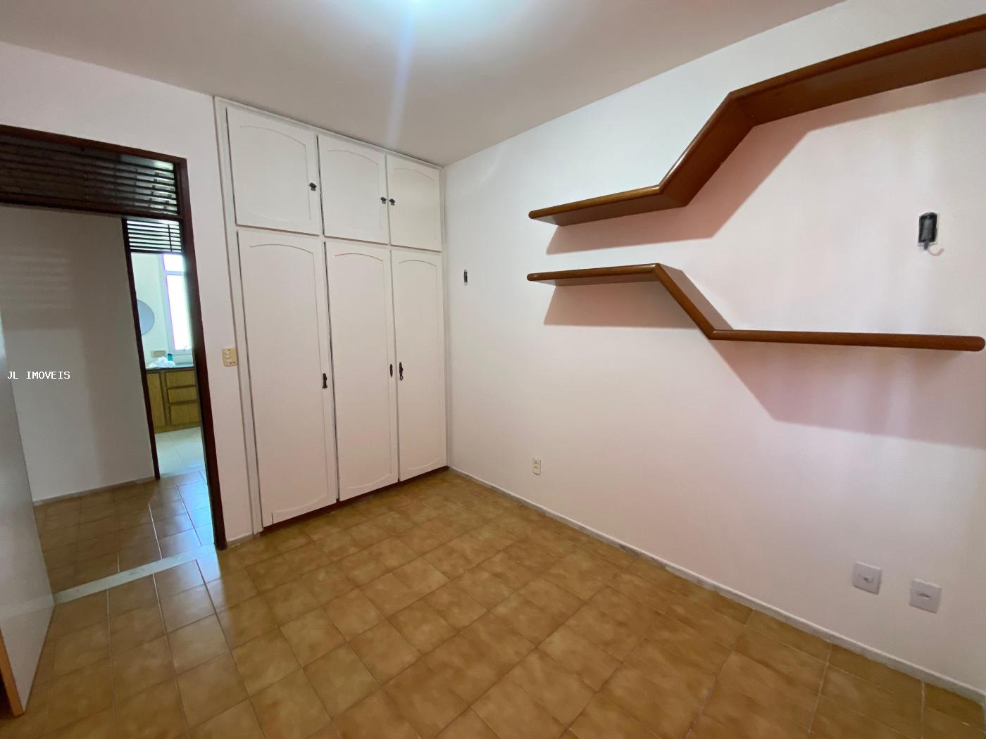 Apartamento para alugar com 3 quartos, 187m² - Foto 13