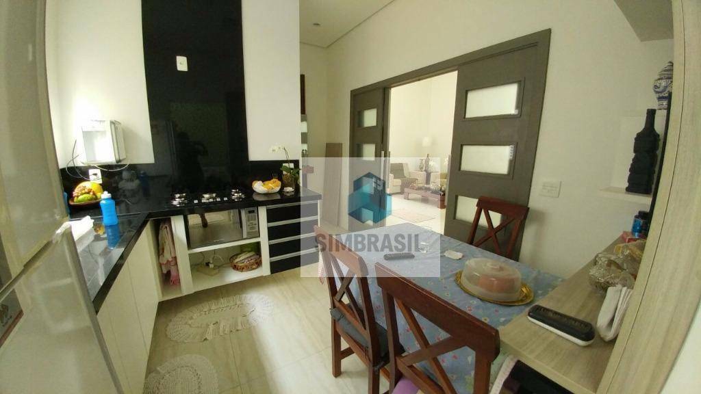 Casa à venda com 3 quartos, 205m² - Foto 9