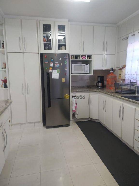 Sobrado à venda com 4 quartos, 188m² - Foto 2