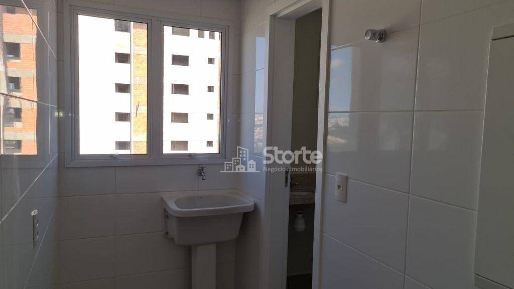 Apartamento à venda com 3 quartos, 136m² - Foto 3