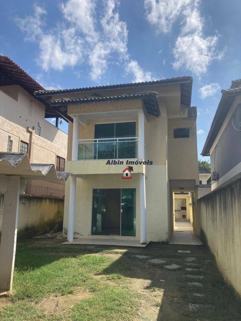 Casa à venda com 4 quartos, 200m² - Foto 1