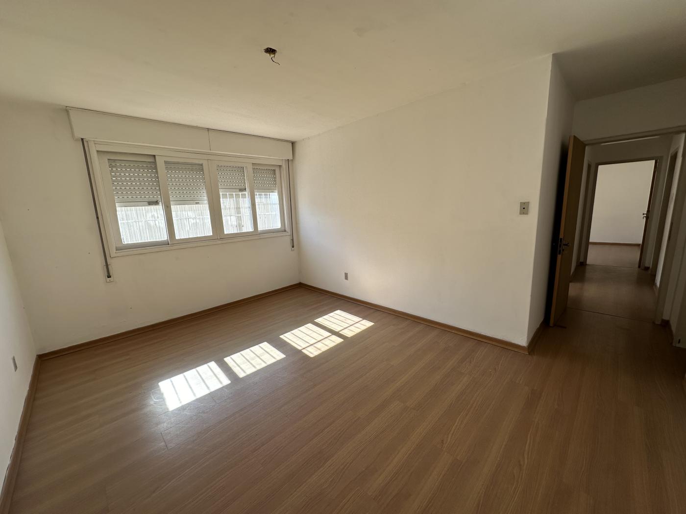 Apartamento à venda com 3 quartos, 150m² - Foto 3