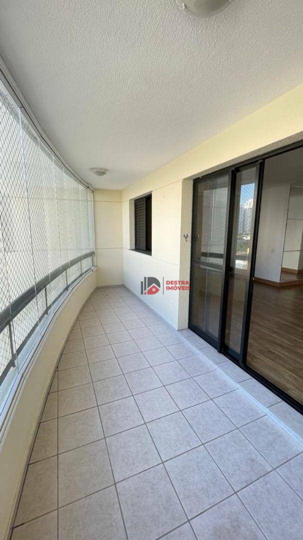 Apartamento à venda com 3 quartos, 123m² - Foto 3