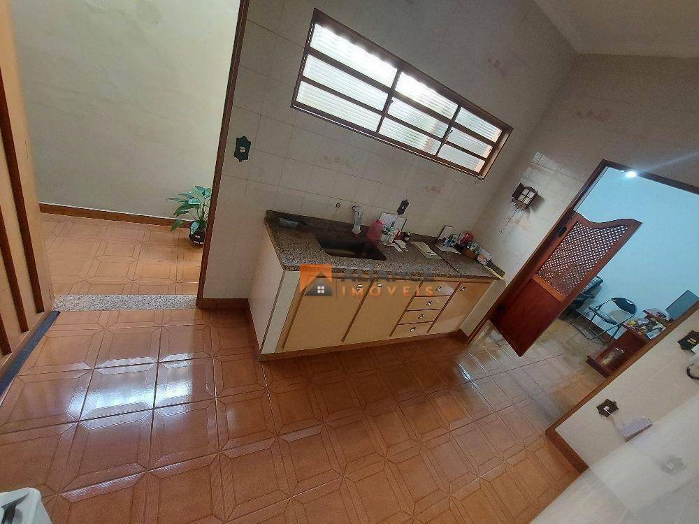 Casa à venda com 3 quartos, 226m² - Foto 13