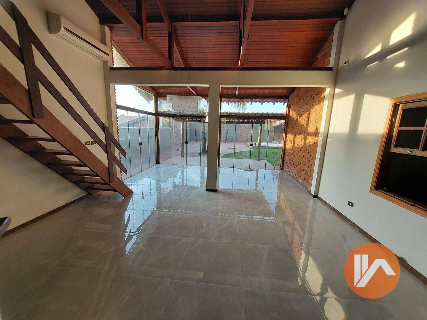 Casa à venda e aluguel com 3 quartos, 200m² - Foto 6