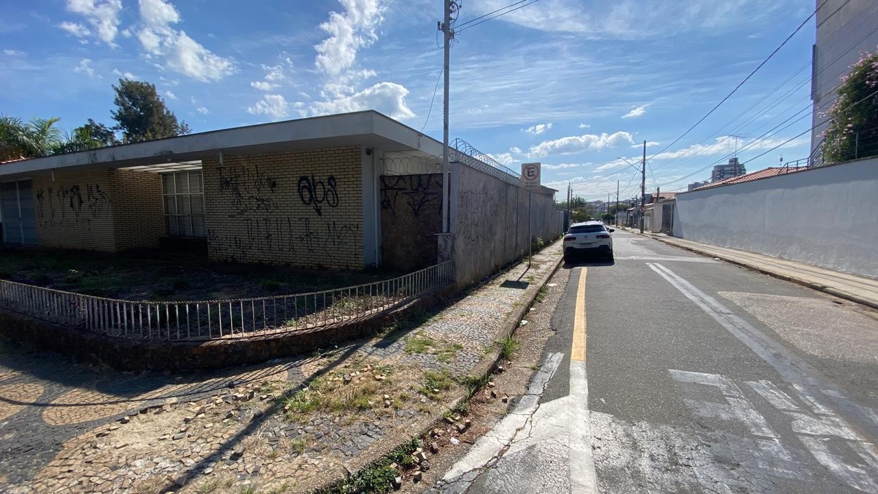 Casa para alugar com 5 quartos, 465m² - Foto 1