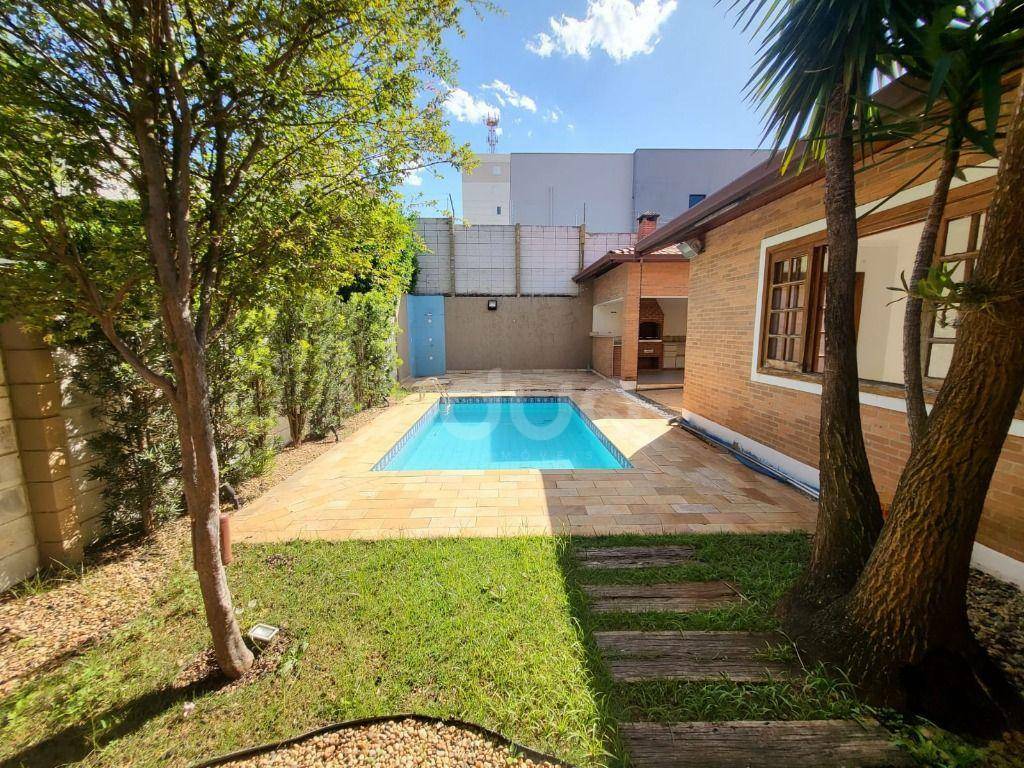 Casa de Condomínio à venda com 3 quartos, 223m² - Foto 1