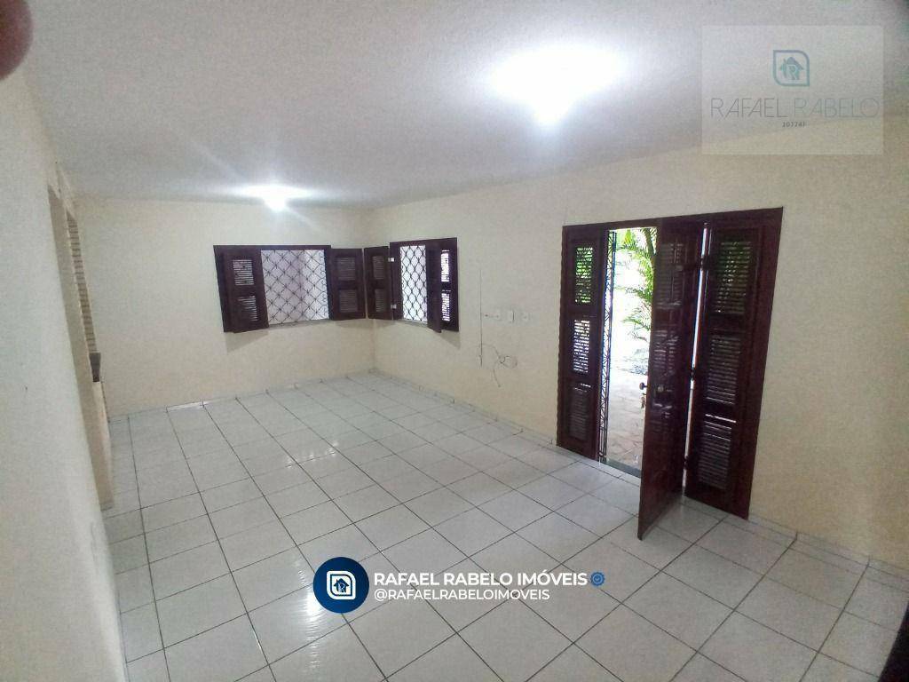 Casa à venda com 3 quartos, 300m² - Foto 2