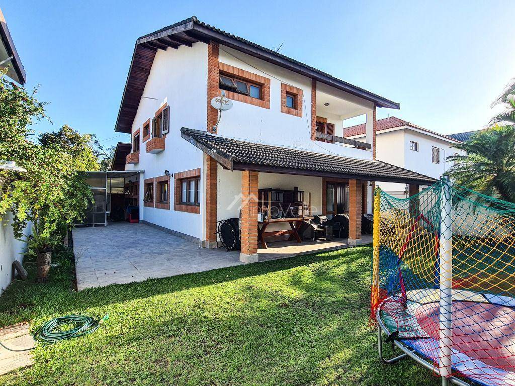 Casa de Condomínio à venda com 3 quartos, 200m² - Foto 1