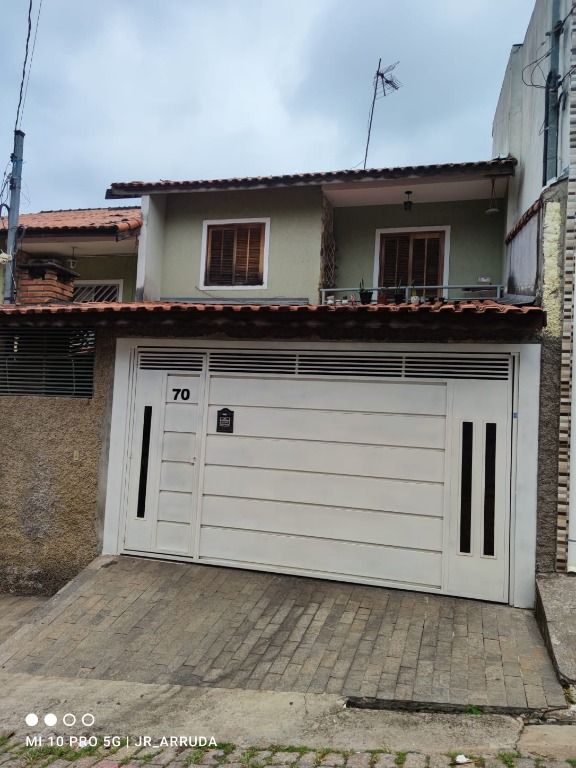 Sobrado à venda com 2 quartos, 169m² - Foto 1