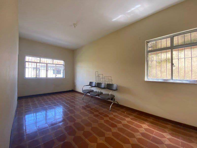 Casa à venda com 6 quartos, 248m² - Foto 8