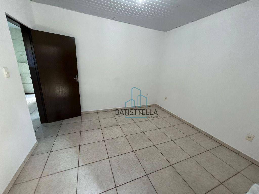 Casa à venda com 2 quartos, 70m² - Foto 4