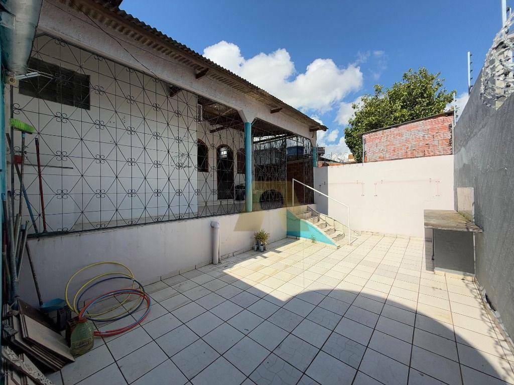 Casa para alugar com 3 quartos, 195m² - Foto 23