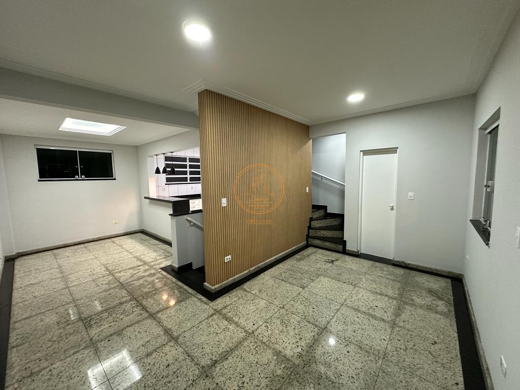 Casa à venda com 3 quartos, 145m² - Foto 1