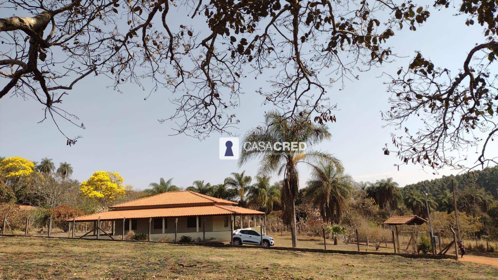 Chácara à venda com 3 quartos, 230m² - Foto 1