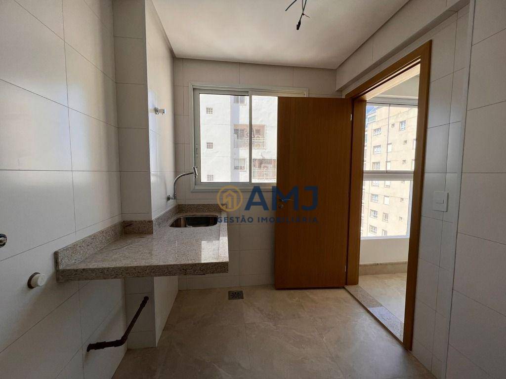 Apartamento à venda com 4 quartos, 256m² - Foto 12