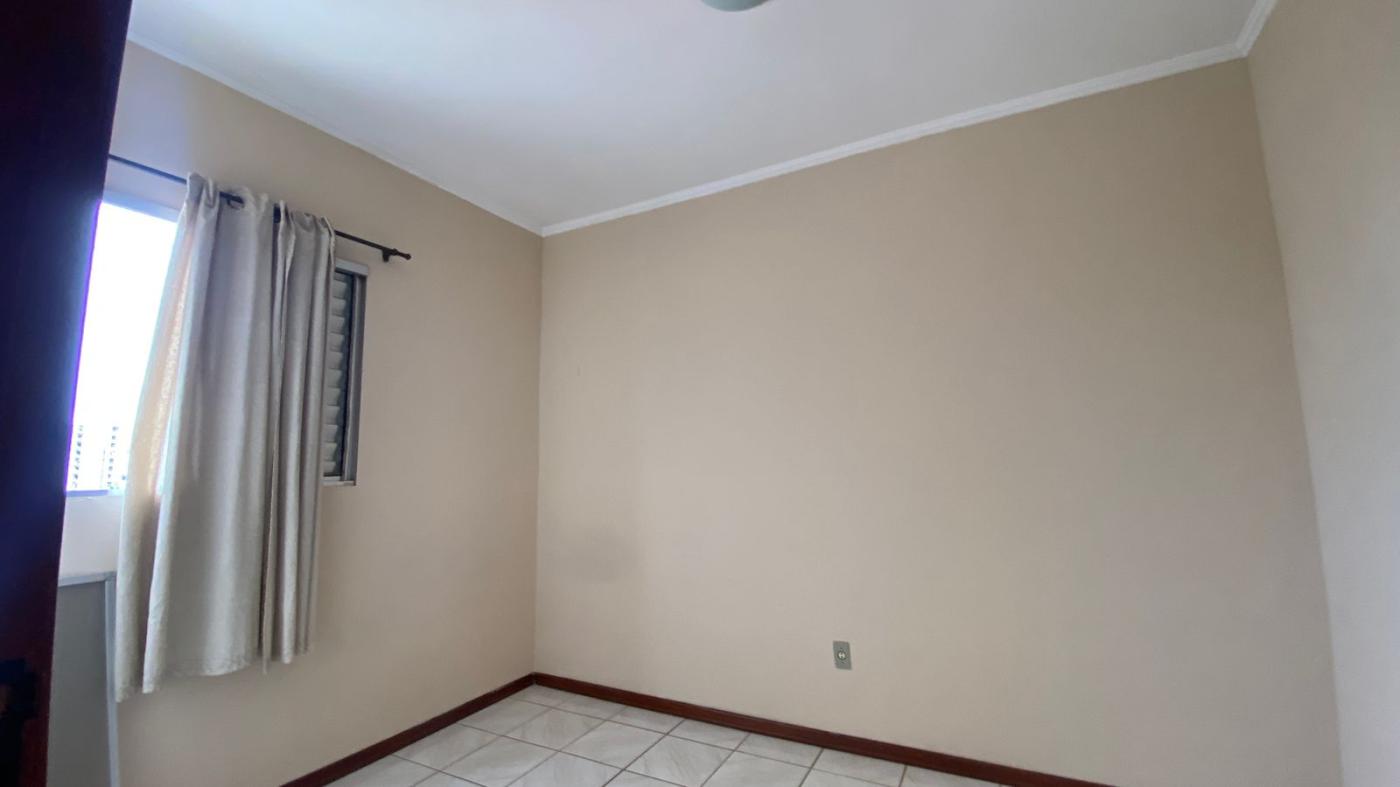 Apartamento para alugar com 2 quartos, 65m² - Foto 13