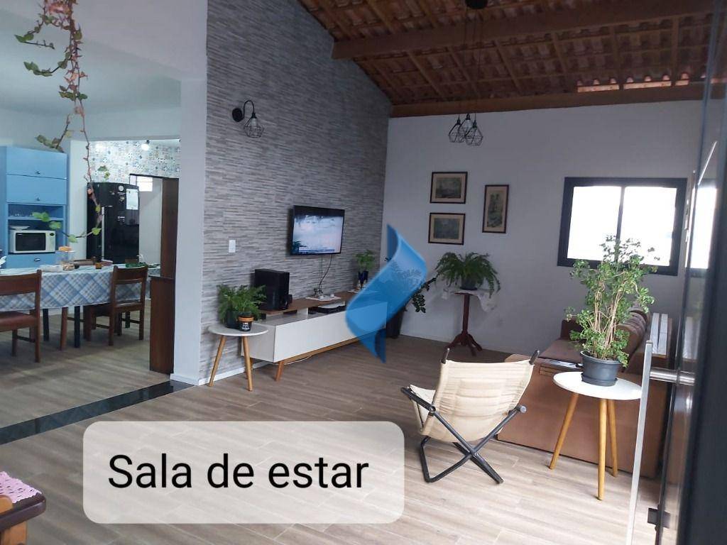 Casa à venda com 3 quartos, 234m² - Foto 2