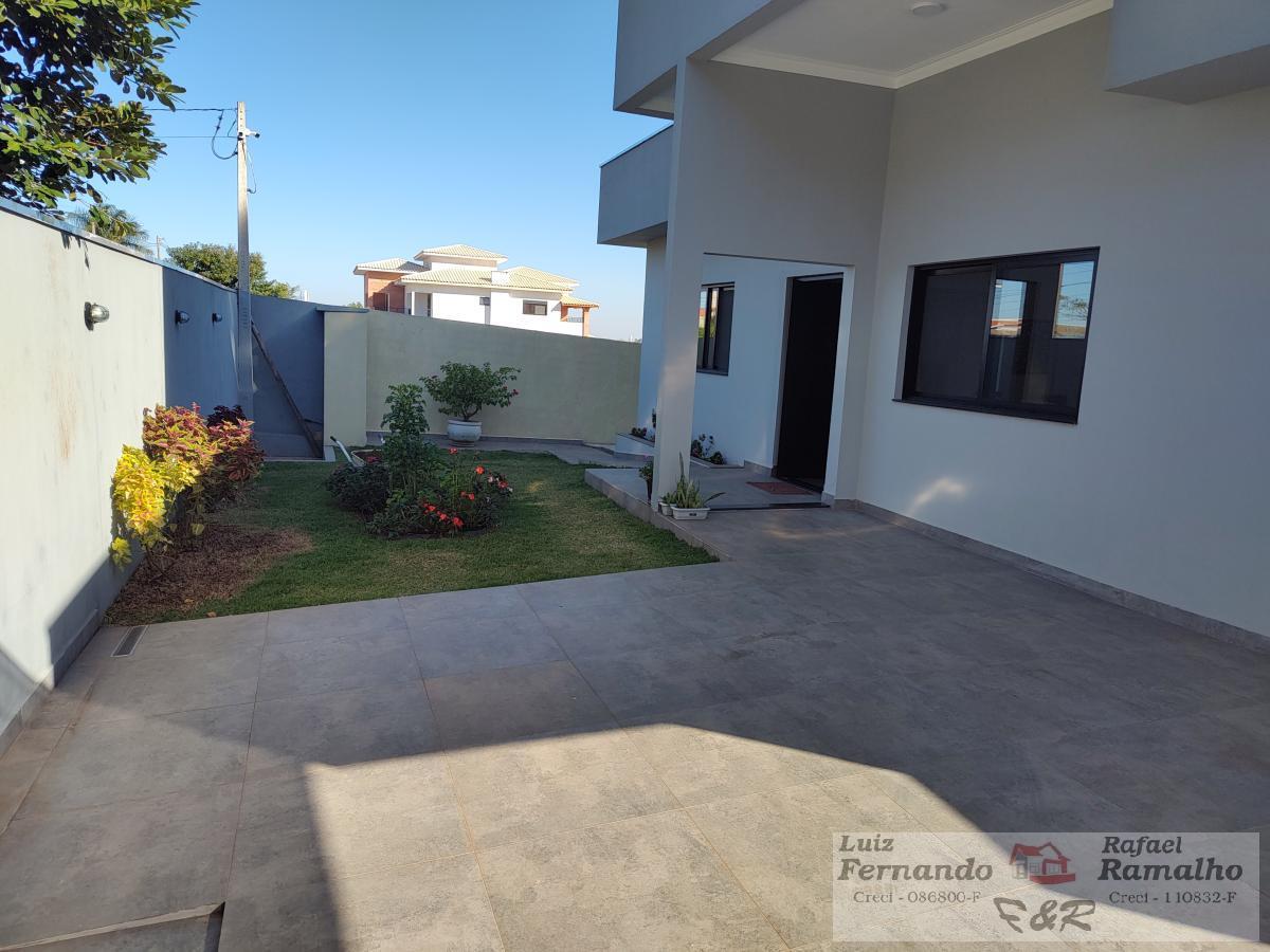 Casa à venda com 4 quartos, 1000m² - Foto 1