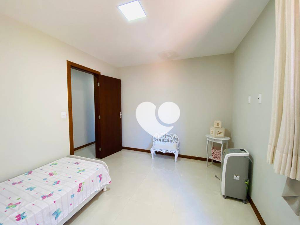 Casa de Condomínio à venda com 6 quartos, 215m² - Foto 24