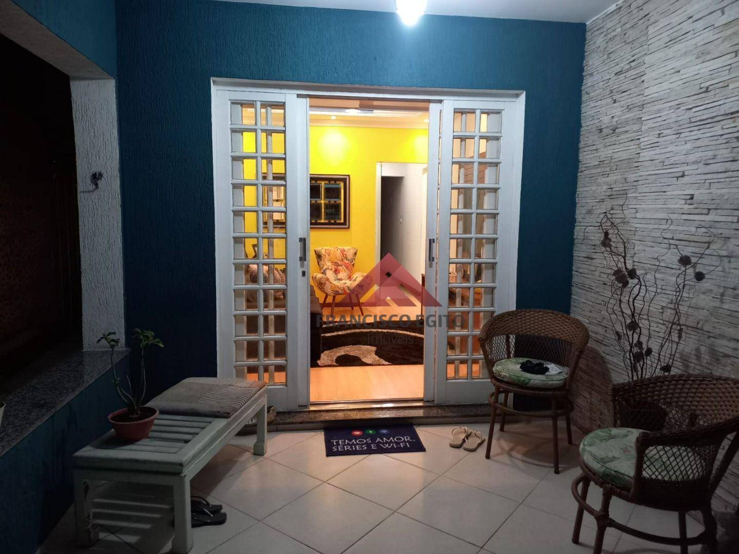 Casa à venda com 2 quartos, 90m² - Foto 1