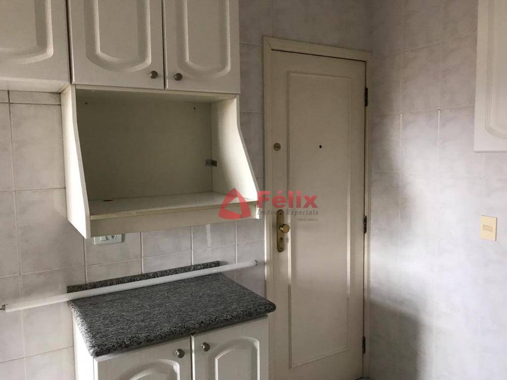 Apartamento à venda com 3 quartos, 148m² - Foto 3