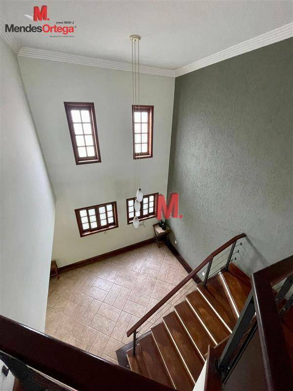 Casa para alugar com 3 quartos, 235m² - Foto 12