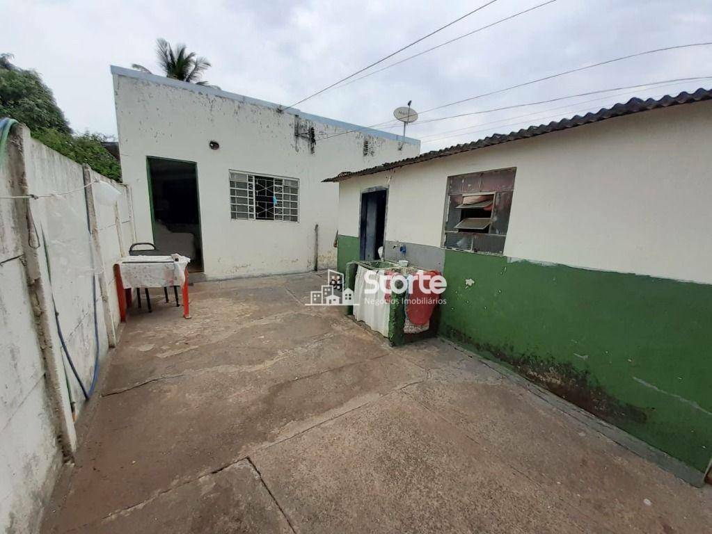 Casa à venda com 5 quartos, 200m² - Foto 10