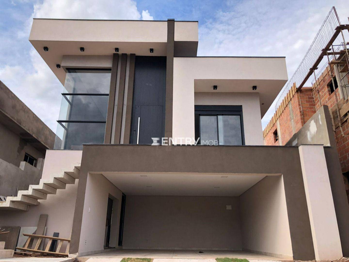 Casa de Condomínio à venda com 3 quartos, 228m² - Foto 1