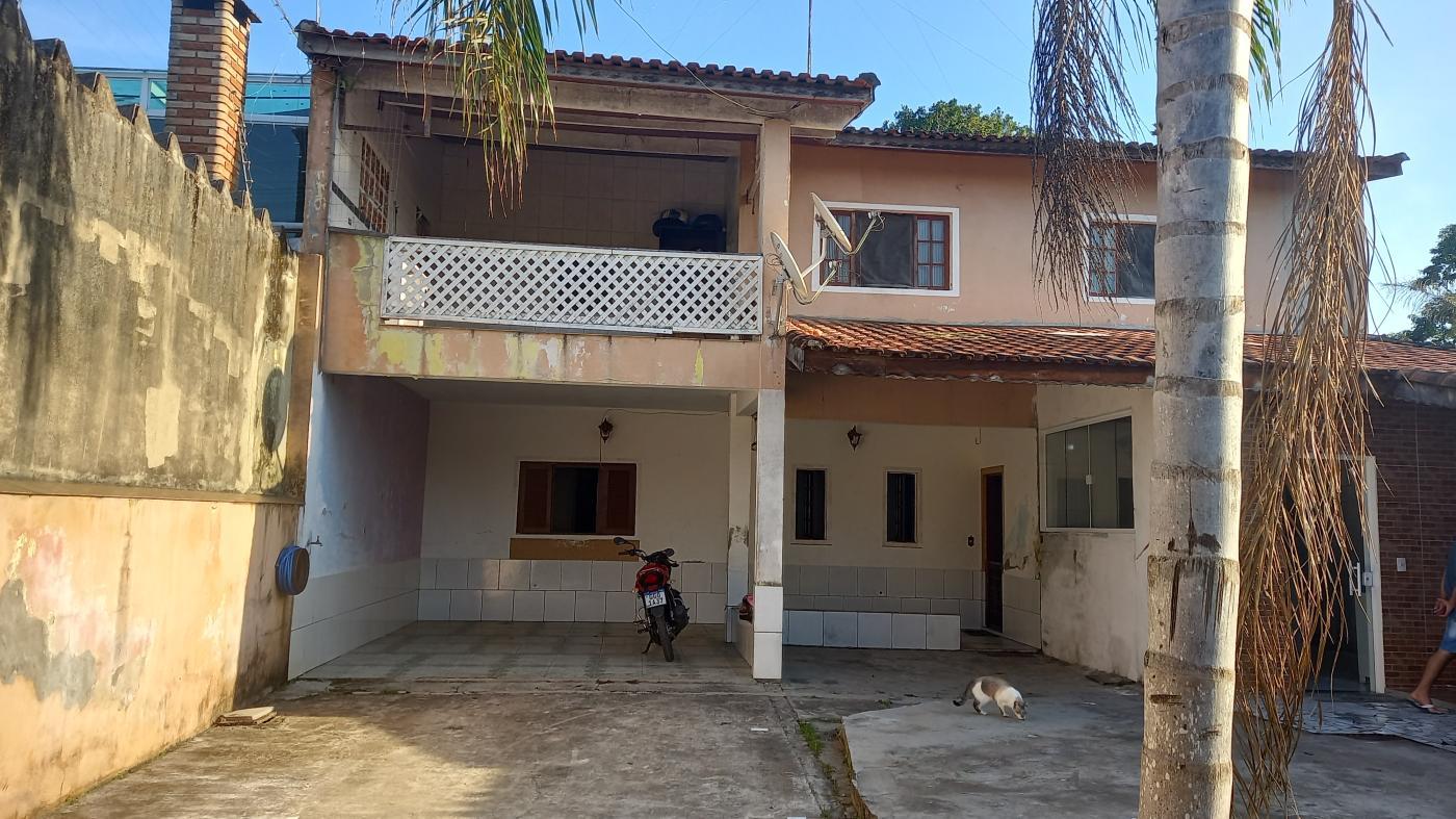 Casa à venda com 4 quartos, 276m² - Foto 1