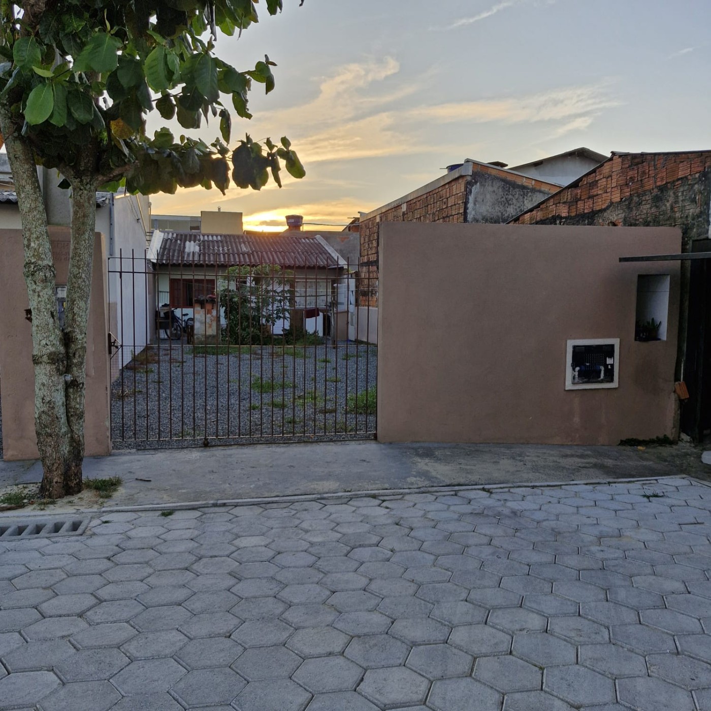 Casa à venda com 1 quarto, 150m² - Foto 1
