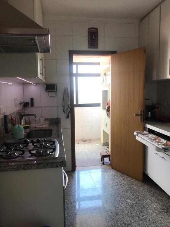 Apartamento à venda com 2 quartos, 68m² - Foto 13