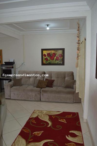 Casa à venda com 3 quartos, 140m² - Foto 2