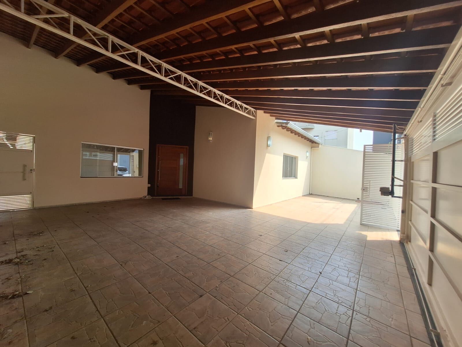 Casa à venda com 3 quartos, 220m² - Foto 1