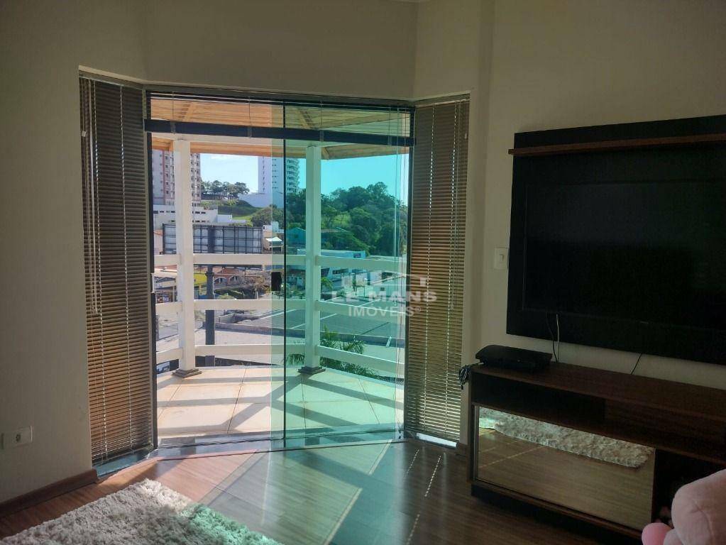 Casa à venda com 3 quartos, 298m² - Foto 6