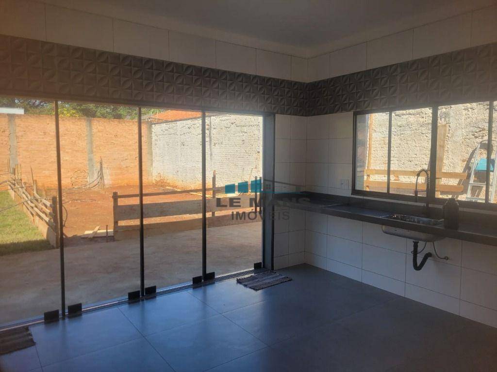 Chácara à venda com 3 quartos, 230m² - Foto 1