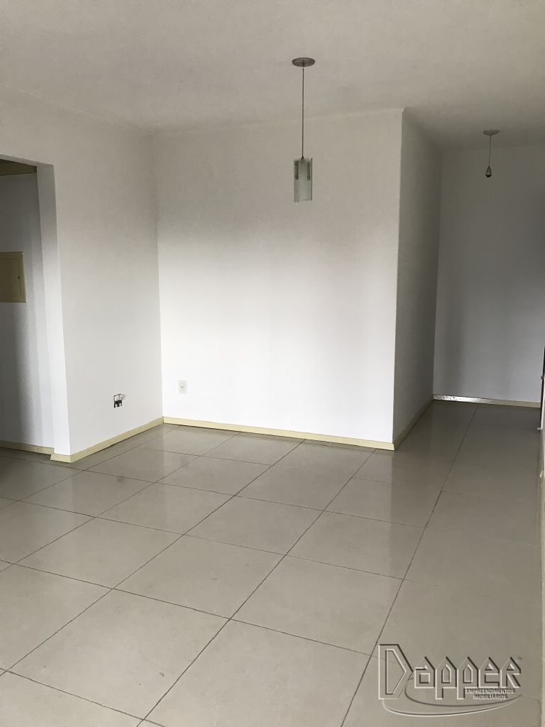 Apartamento à venda com 2 quartos, 70m² - Foto 2