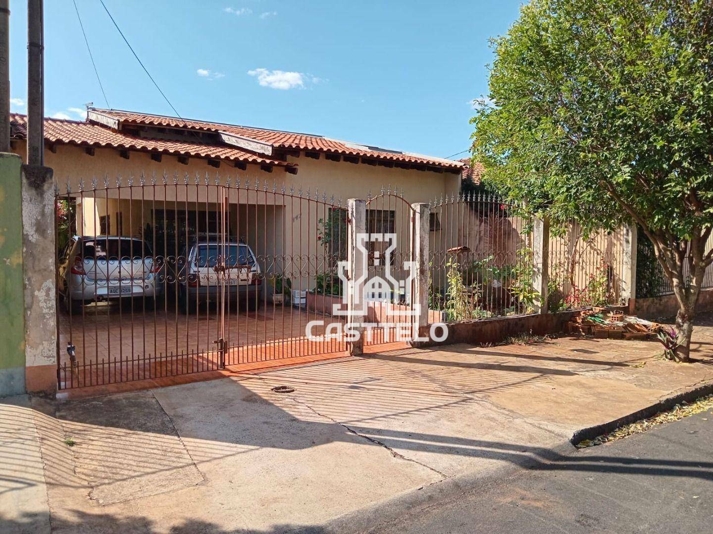 Casa à venda com 4 quartos, 300m² - Foto 1