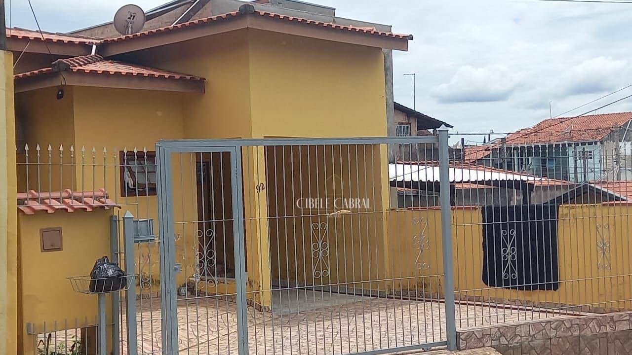 Casa à venda com 3 quartos, 101m² - Foto 1