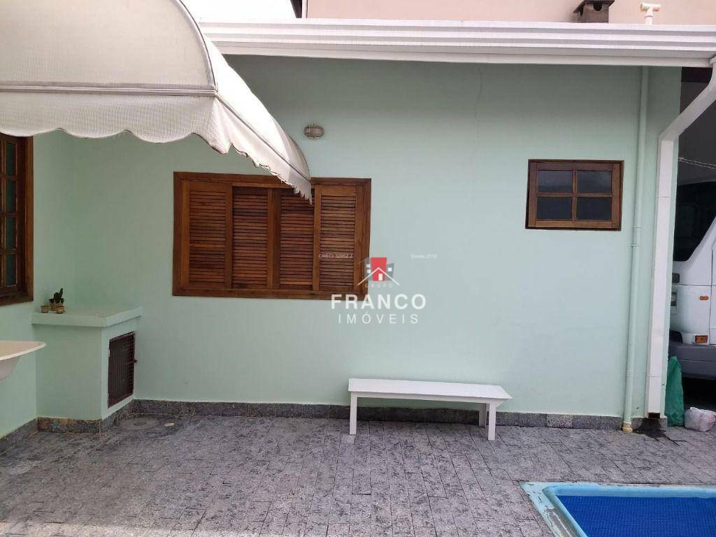 Casa à venda com 3 quartos, 247m² - Foto 2