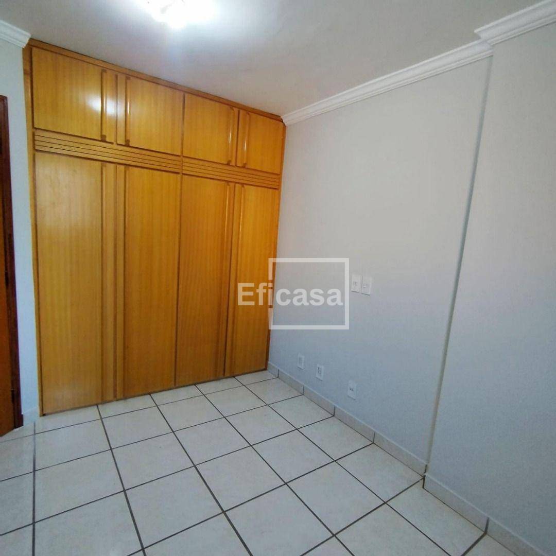 Apartamento à venda com 2 quartos, 70m² - Foto 2