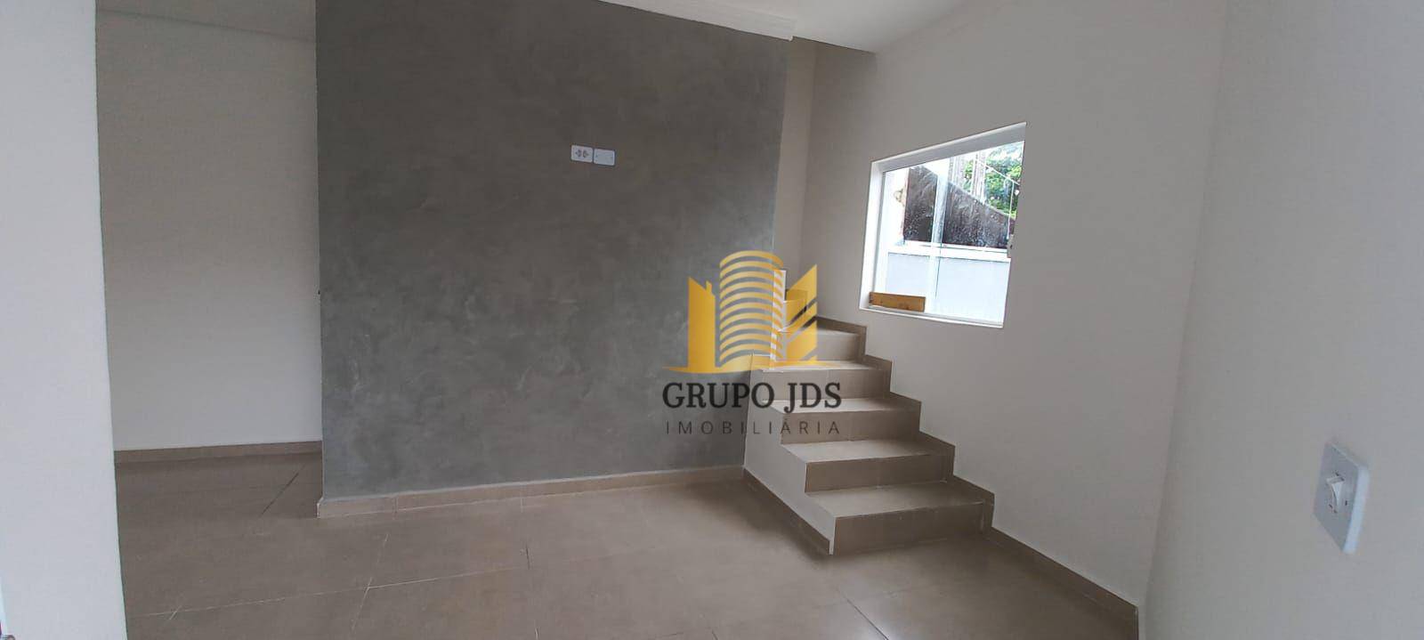 Casa à venda com 2 quartos, 55m² - Foto 2