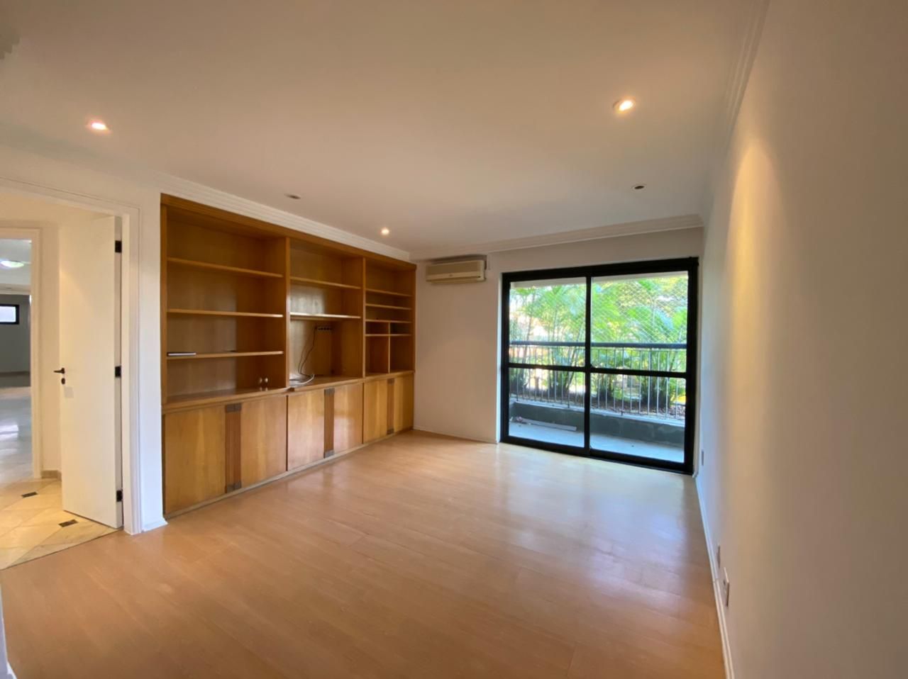 Apartamento à venda com 3 quartos, 230m² - Foto 3