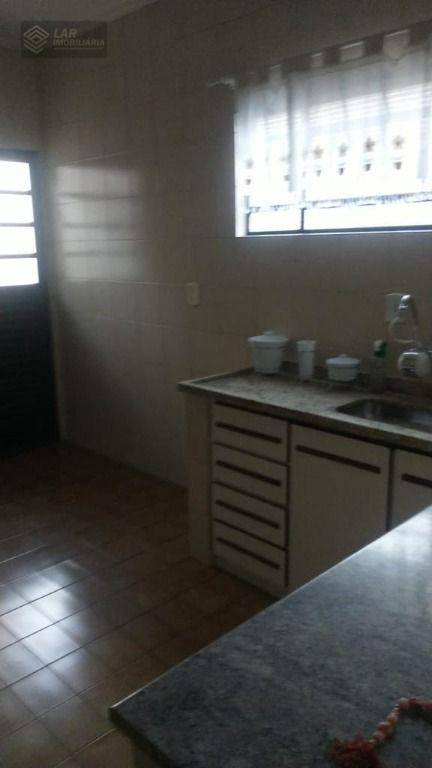 Casa, 4 quartos, 298 m² - Foto 2