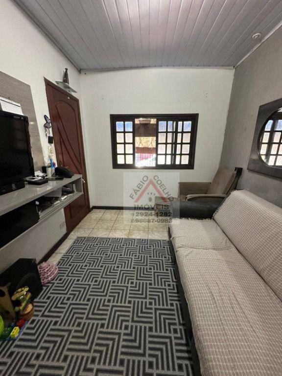 Casa à venda com 2 quartos, 140m² - Foto 1