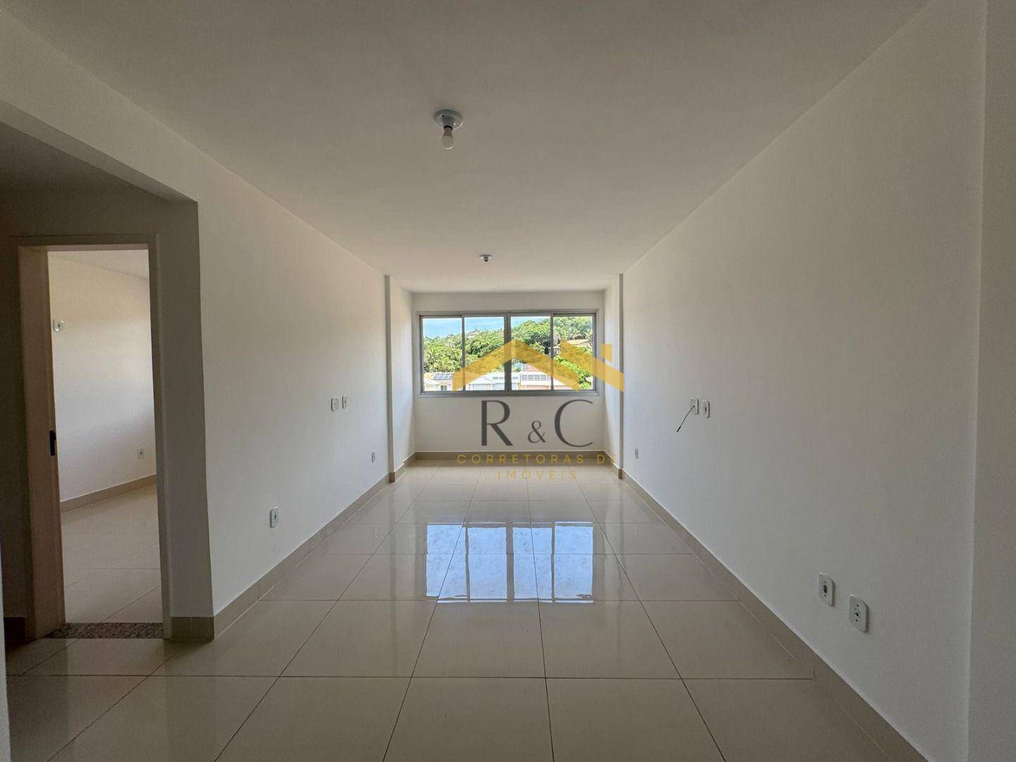 Apartamento à venda com 2 quartos, 70m² - Foto 2