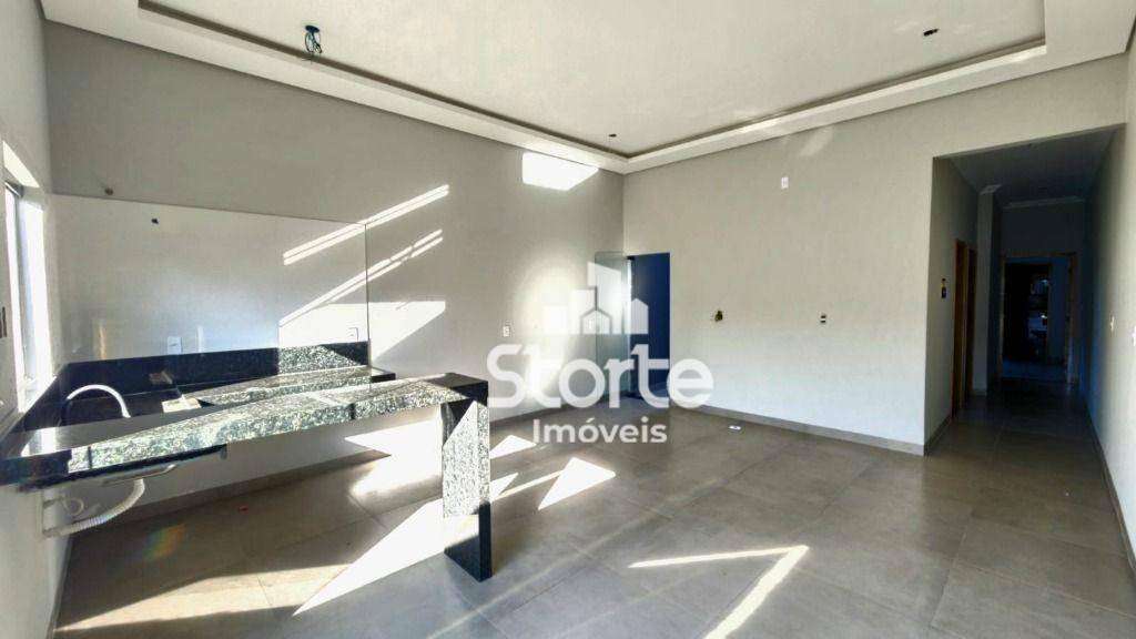 Casa à venda com 2 quartos, 68m² - Foto 4