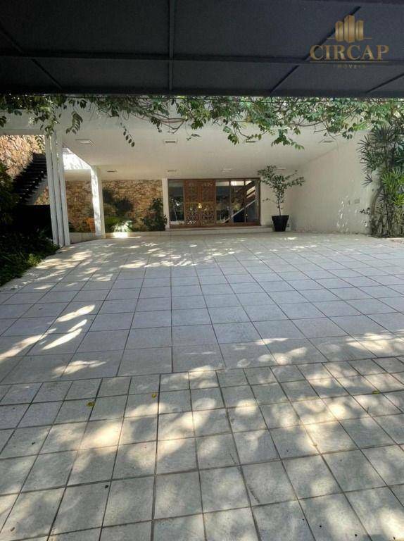 Casa à venda com 8 quartos, 650m² - Foto 9