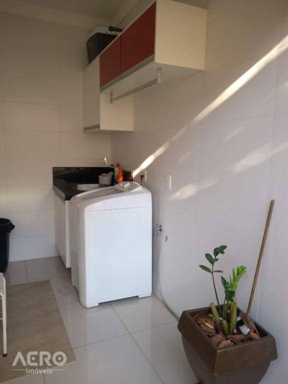 Casa à venda com 4 quartos, 210m² - Foto 13